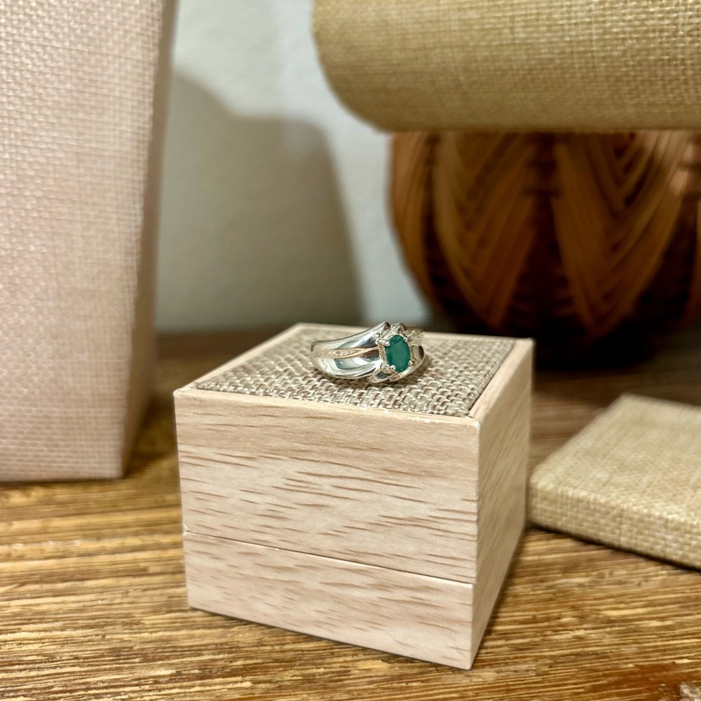 925 Sterling Silver Thick Band Ring Emerald Stone Size 6